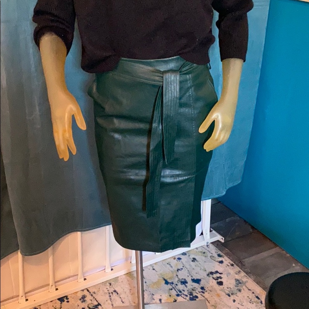 Green leather mid length pencil skirt!